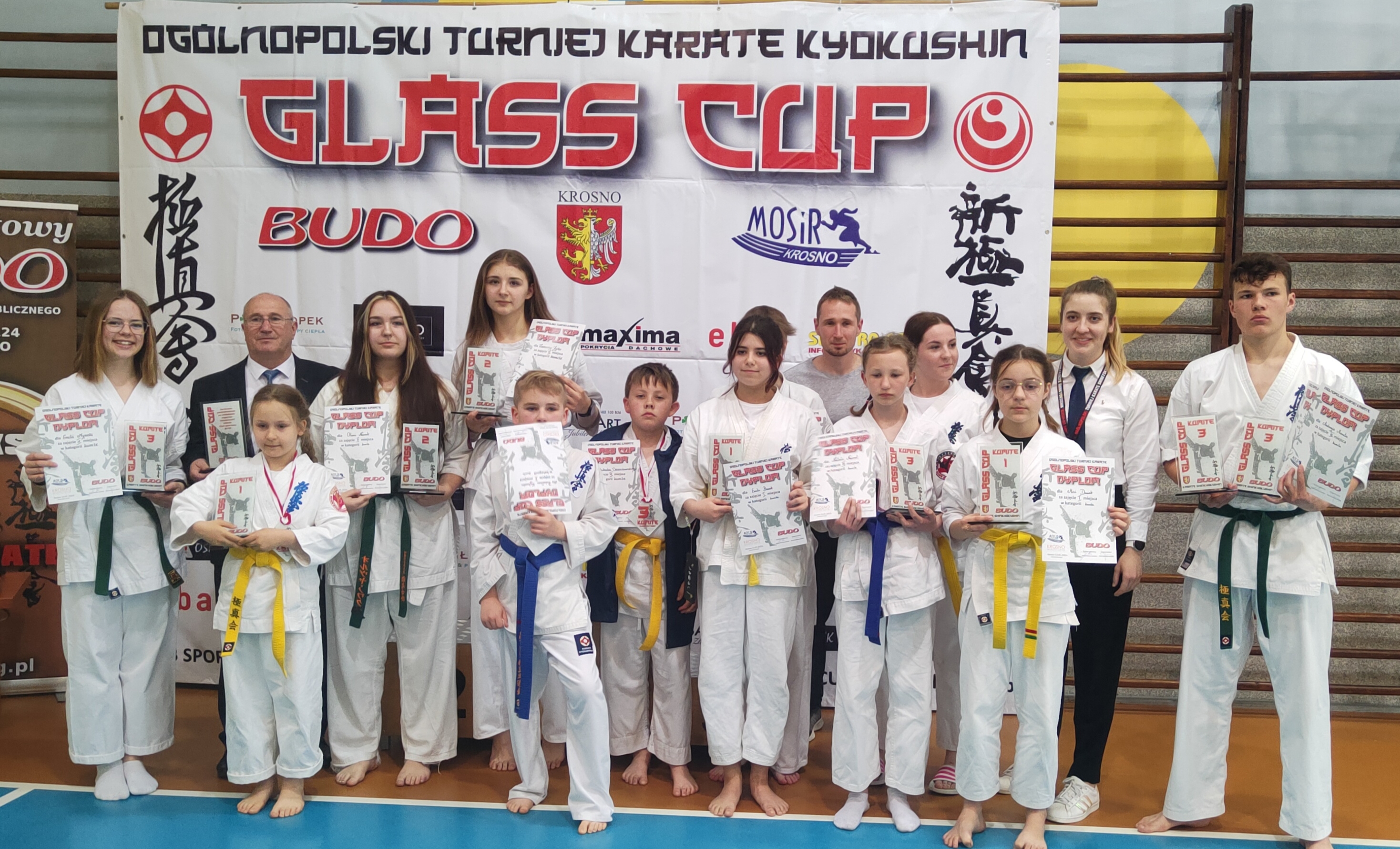 Udane występy młodych zawodników Tarnobrzeskiego Klubu Kyokushin Karate w Ogólnopolskim Turnieju Karate „GLASS CUP”