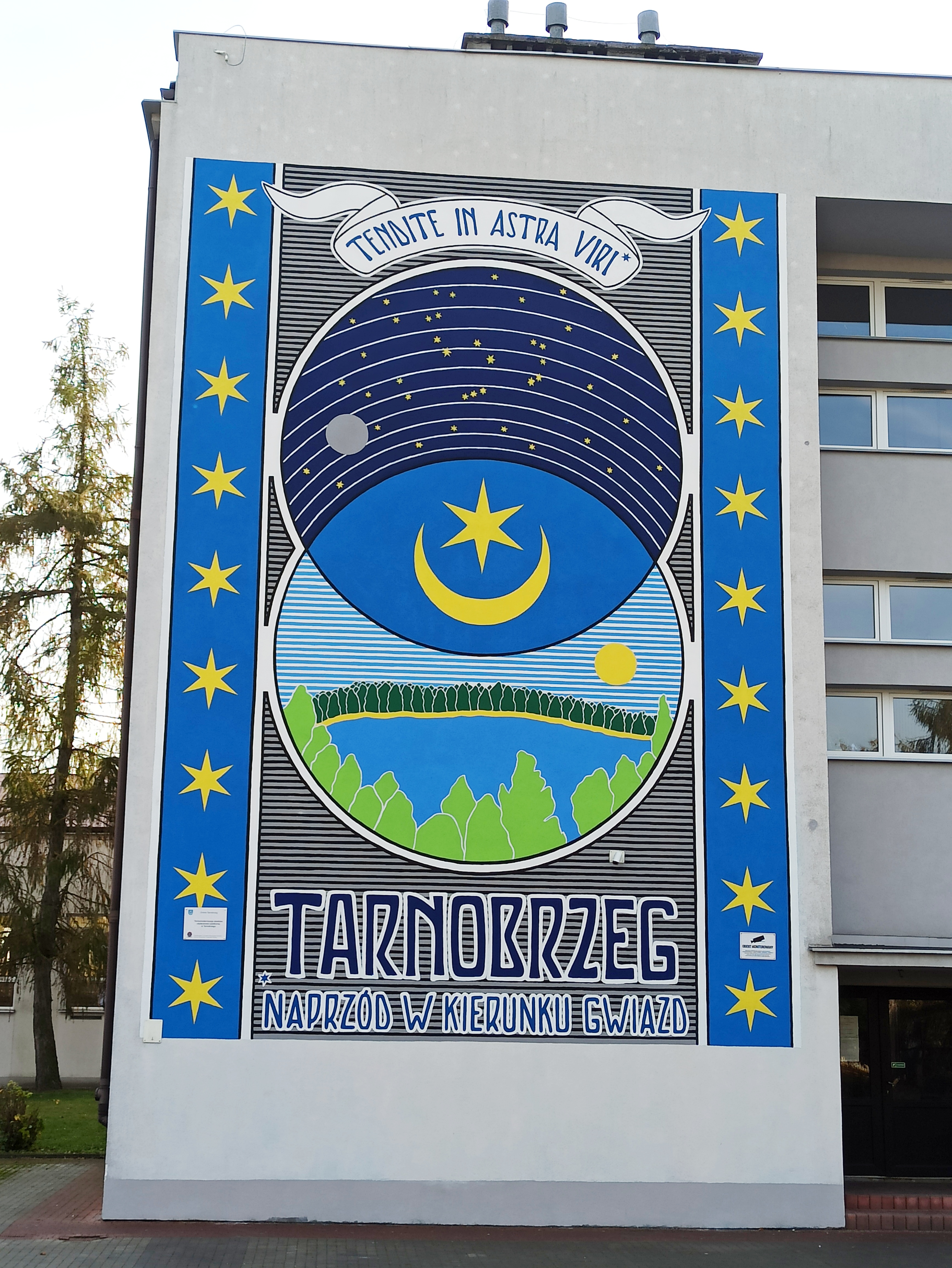 Mural na ścianie liceum