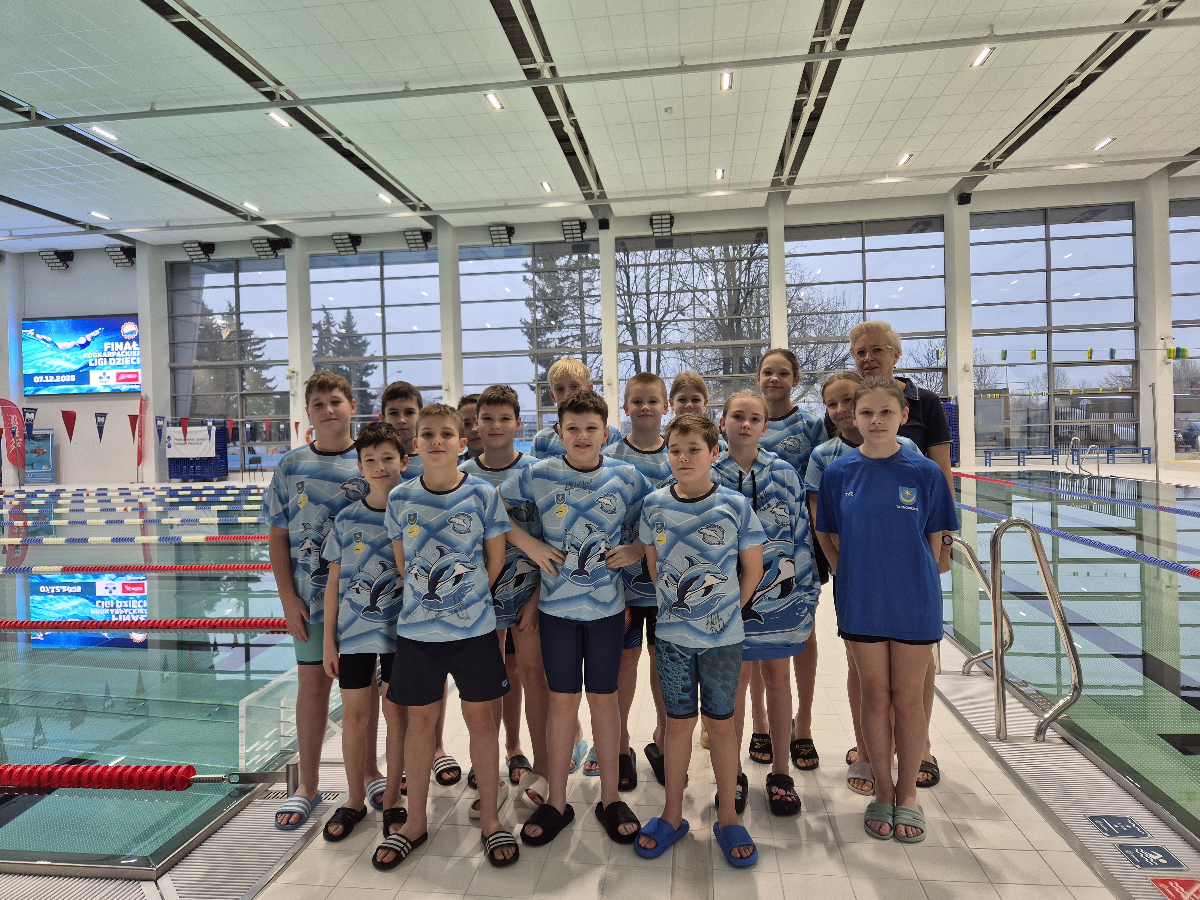 10 medali UKS Delfin Tarnobrzeg w Podkarpackiej Lidze Pływackiej. Kacper Szponder najlepszym 10-letnim zawodnikiem III edycji oraz całej jesiennej ligi