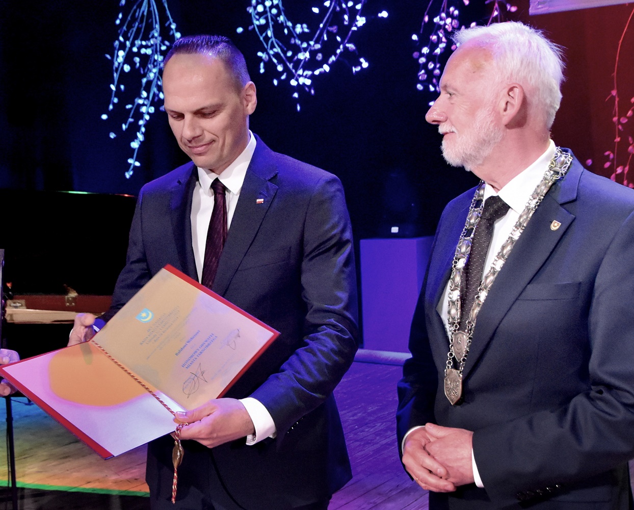 Uroczystą sesją Rady Miasta Tarnobrzega i nadaniem tytułów Honorowego Obywatela i Zasłużonych dla Miasta uczczono 430 rocznicę lokacji Tarnobrzega