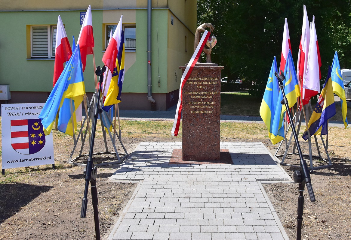 W Tarnobrzegu odsłonięto pomnik krwiodawców