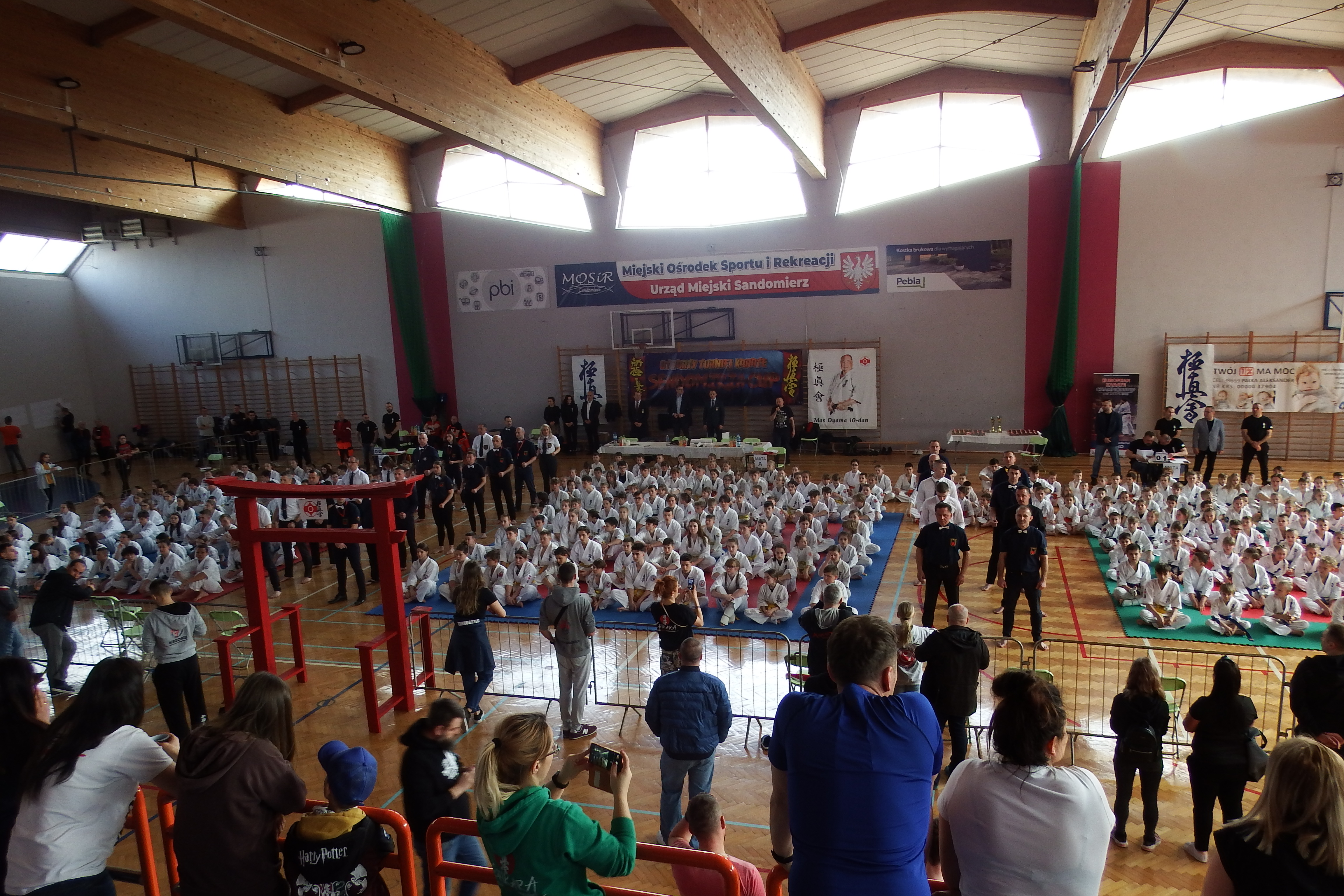 Najmłodsi zawodnicy Tarnobrzeskiego Klubu Kyokushin Karate startowali 26.03.2022 r. na Ogólnopolskim Turnieju Karate w Sandomierzu