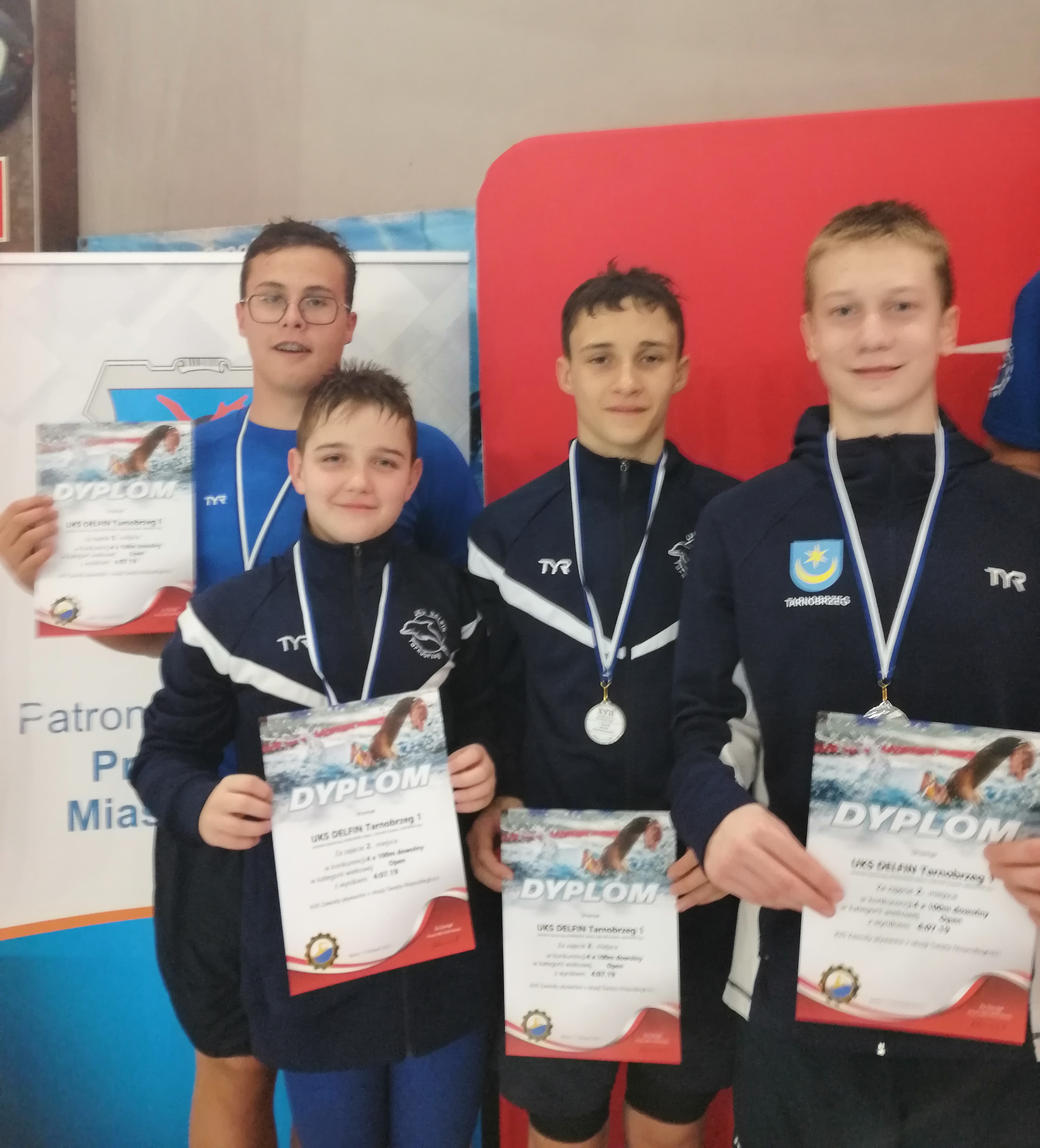 18 medali UKS Delfin Tarnobrzeg! XVII Zawody pływackie z okazji Święta Niepodległości